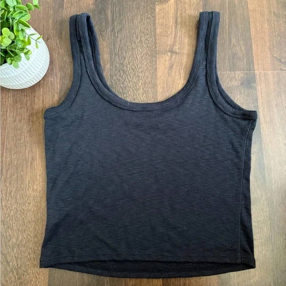 Vuori Sunrise Crop Ribbed Tank - Picture 2 of 12